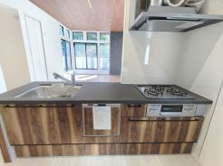 キッチンからリビング全体を見渡せるので、小さなお子様がいらしても様子を見ながら家事ができますね。
■国立市富士見台3 新築一戸建■