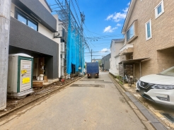 南側5m、東側8m道路に面しています■府中市西府町3 新築一戸建て■