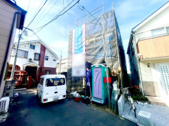 浄水器や浴室乾燥機など、毎日の生活を快適にする設備も充実しています。■調布市菊野台3 新築一戸建て■