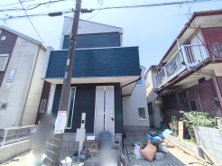 浄水器や浴室乾燥機など、毎日の生活を快適にする設備も充実しています。■府中市新町2 新築一戸建■
