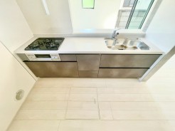 キッチンに立った位置から、リビングにいる家族に目線が届く見守りキッチン!
■調布市深大寺北町2 新築一戸建て■