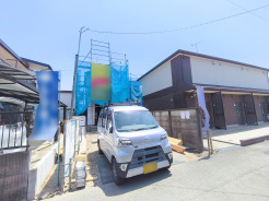 穏やかな雰囲気漂う、緑と調和した街並みに建つ新築一戸建て。
■昭島市東町4丁目 新築戸建て■