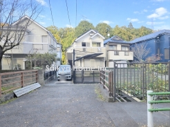 南からの暖かな陽射しが建物を優しく包みます■日野市百草 売地■
