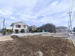 3LDKS~4LDKのゆとりの間取り。太陽光発電設備搭載住宅です。自然に優しく!ZEH水準の省エネ住宅です。■調布市富士見町3 新築一戸建て■
