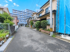 前面道路は住宅地専用の道路。車通りも少なく、子育てにも安心です。
■国立市泉2 新築一戸建■