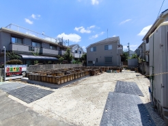 小学校まで徒歩6分ほど。お子様の負担も少なく、安心して通学できますね。■小金井市前原町1 新築一戸建て■