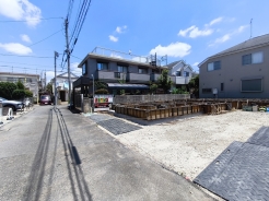 前面道路は車通りも少なく、お子さまのいるご家庭でも安心ですね。■小金井市前原町1 新築一戸建て■