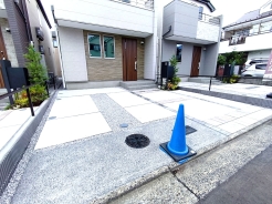 ゆとりのある駐車スペースは駐車が苦手な方にも優しい!安心して駐車ができます。
■府中市分梅町3 新築一戸建て■