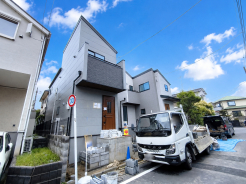 街に溶けこみ美しい景観を生み出すこの邸宅は採光や風通しまで考え抜いて造りあげました。■府中市押立町5 新築一戸建て■