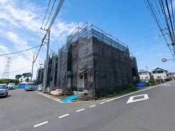 街に溶けこみ美しい景観を生み出すこの邸宅は採光や風通しまで考え抜いて造りあげました。■国分寺市北町3 新築一戸建て■