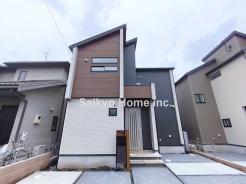 シンプルモダンな外観が特徴。閑静な住宅街に位置する邸宅です。前面道路は車通りが少なく、子育てにも安心。
■小金井市前原町3 新築一戸建て■
