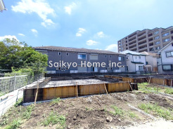青空と公園。開放感のある街並み。「ゆったりとした環境で子育てがしたい」ママ・パパにぜひ現地をみてもらいたい物件です!■国立市富士見台4 新築一戸建て■