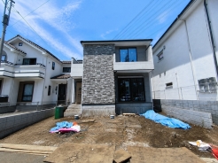 風通しや採光にも気を配った設計のお家は、快適な住環境をお約束します。
■小金井市東町1 新築一戸建て■