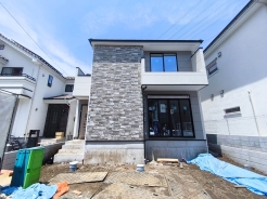 建物の基礎・構造といった目には見えにくい部分もしっかりこだわったお家です。安心して永くお住まいいただけます。
■小金井市東町1 新築一戸建て■