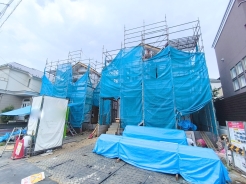 床暖房、浄水器や浴室乾燥機など、毎日の生活を快適にする設備も充実しています。
■小金井市緑町3 新築一戸建て■