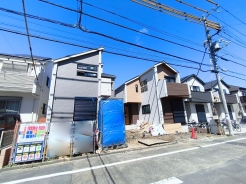 太陽光パネルやファミリークロークなど充実した設備を搭載した住宅です!■府中市四谷3 新築一戸建て■