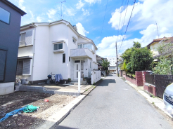 前面道路は4mの幅広な道路です。入出庫の際もらくらくです。
■日野市日野台4 新築一戸建て■