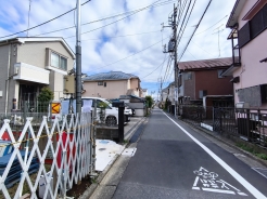 前面道路は南西側約4mの道路です。
■立川市栄町5丁目 新築戸建て■