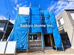 BELSの省エネ住宅!南向きのLDKは18帖でゆったりとしています。キッチンはポップアップ天井で開放感があります。■日野市日野 新築戸建て■