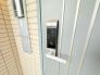 「玄関ドアカードキー」は施錠も開錠も楽々です。それでいて防犯上もレベルアップ！
