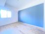 シンプルな色調の居室は清潔感があり落ち着いた空間です。家具のコーディネイトも楽しめそうですね♪