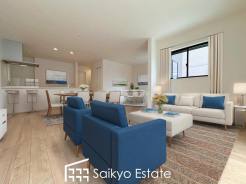 開放感と採光にこだわった22.8帖の広々としたLDKです。陽光いっぱいの空間で家族団らんの時間も増えそうですね!