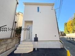 1号棟のみですが、東京ガスが提供する太陽光発電システムを月額サービス料にて使用できる設備が搭載された分譲戸建住宅となります。蓄電池システム利用で停電時も安心です!