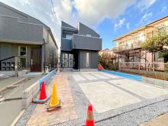 小学校まで徒歩約7分、中学校まで徒歩約12分でお子様が無理なく通える距離です。保育園や幼稚園も近くに多数あり、子育てファミリーには嬉しい環境です!