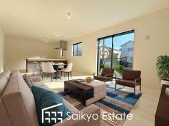 開放感と採光にこだわった17帖の広々としたLDKです。陽光いっぱいの空間で家族団らんの時間も増えそうですね!※家具類はCG加工しています。