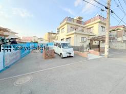 小学校まで徒歩約4分、中学校まで徒歩約6分でお子様が無理なく通える距離です。保育園や幼稚園も近くに多数あり、子育てファミリーには嬉しい環境です!