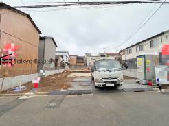 各棟カースペースございます!A号棟、C号棟は駐車2台可能です!(車種による)