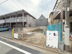 小学校まで徒歩約5分、中学校まで徒歩約8分でお子様が無理なく通える距離です。保育園や幼稚園も近くに多数あり、子育てファミリーには嬉しい環境です!