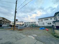 1号棟は季節の物などの収納に便利なロフト付き!2号棟は車種にもよりますが駐車2台可能です!