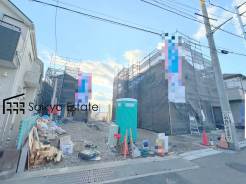 小学校まで徒歩約5分、中学校まで徒歩約6分でお子様が無理なく通える距離です。保育園や幼稚園も近くに多数あり、子育てファミリーには嬉しい環境です!