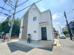 京王線「つつじヶ丘」駅徒歩約21分、バス便ご利用でバス停徒歩約7分!小田急線「成城学園前」駅、「喜多見」駅も利用可能です!