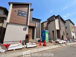 JR中央線「武蔵小金井」駅徒歩15分、京王線「府中」駅までバス便もご利用いただけます!バス停徒歩5分となっております。ZEH水準の省エネ住宅!太陽光発電標準装備!