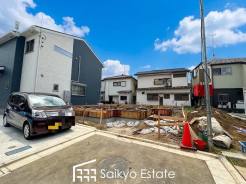 小学校まで徒歩約3分、中学校まで徒歩約8分でお子様が無理なく通える距離です。保育園や幼稚園も近くに多数あり、子育てファミリーには嬉しい環境です!
