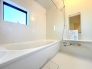 一日の疲れを癒すための心地よいバスタイムを演出する浴室はゆとりあるサイズを採用。浴室乾燥機付き！