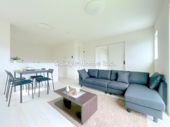 一日の中で多くの時間を過すことになるリビングダイニングだからこそ、いつも穏やかな空間であることが必然。爽やかな通風と採光を存分に感じる事が出来る空間です。※家具等はCG加工しています■八王子市川口町 新築一戸建て■