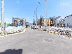 前面道路は6.0メートル。駐車が苦手な方にも嬉しい住まいです。■国分寺市北町2 新築一戸建て■