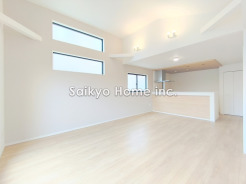 開放的な空間と、陽当たりが魅力のリビングルーム。家族の時間をゆったりと過ごせるプランニングになっています。
■三鷹市深大寺3 新築一戸建て■