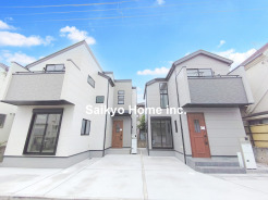 シンプルモダンな外観が特徴。閑静な住宅街に位置する邸宅です。前面道路は車通りが少なく、子育てにも安心!
■府中市新町1 新築一戸建て■