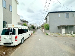 前面道路は4メートル。駐車が苦手な方にも嬉しい住まいです。■小金井市東町5 新築一戸建て■