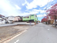 前面道路は公道8mです。ゆとりもあり車庫入れもスムーズにできますね。■国立市富士見台1 売地■