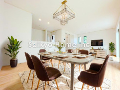 オープンでのびやかな空間を生み出すこだわりの「広がり」と「ゆとり」。家族と過ごす時間を大切にした住空間です。※家具等はCG加工しております。■府中市浅間町4 新築一戸建て■