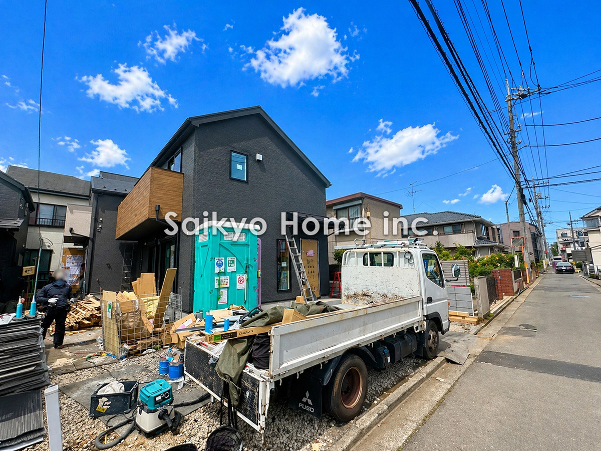 駐車が苦手な方にも嬉しい広々としたカースペースが特徴です。■立川市栄町2　新築一戸建て■