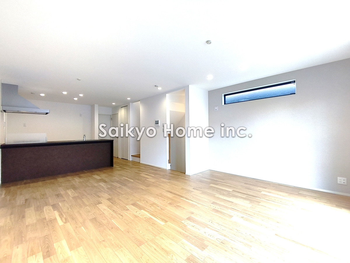 オープンでのびやかな空間を生み出すこだわりの「広がり」と「ゆとり」。家族と過ごす時間を大切にした住空間。毎日の家族とコミュニケーションがとれる家族思いの間取りを作りました。
■八王子市万町　新築一戸建て■