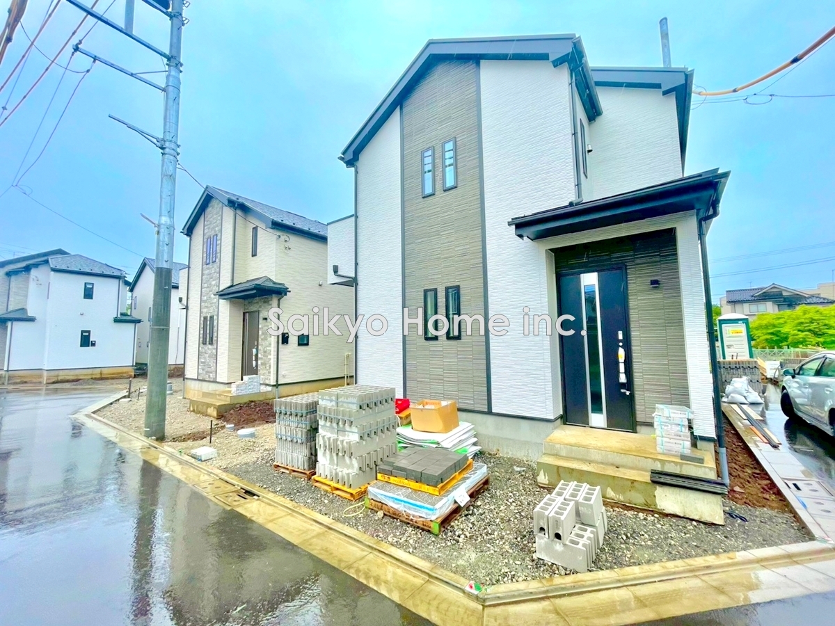 南向きの住宅は日当たりも良好。晴れの日はバルコニーでたっぷりと洗濯物を干すことができ家事もはかどりますよ。■三鷹市北野3　新築一戸建て■
